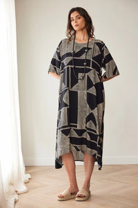 Peruzzi Geo Print Dress in Black/Vanilla S26520