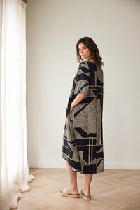 Peruzzi Geo Print Dress in Black/Vanilla S26520
