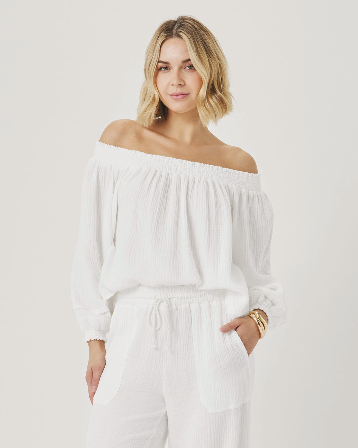 Splendid Ava Gauze Off Shoulder Top in White RS6W580