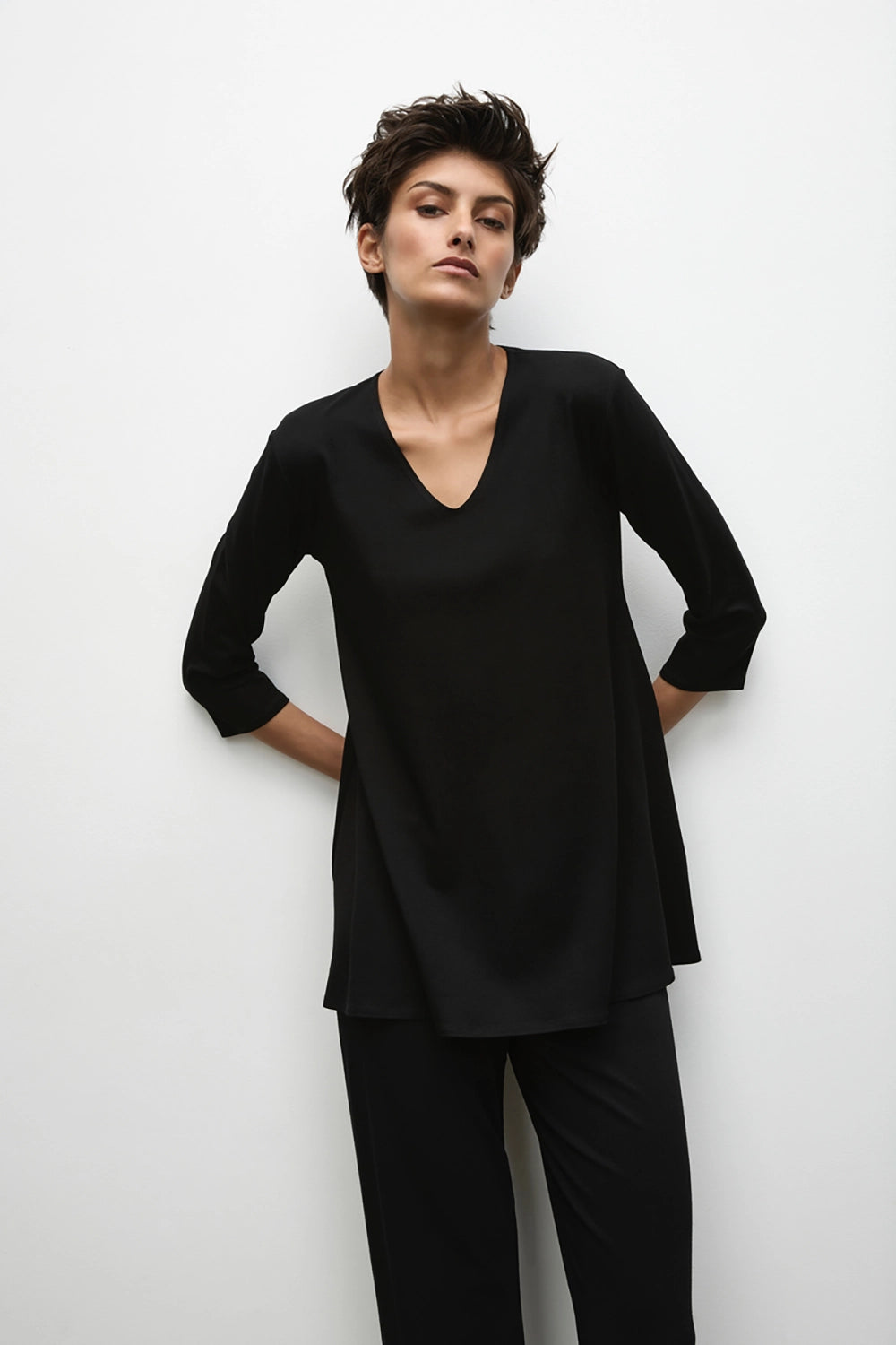 Mela Purdie Loose V Top F01 8607
