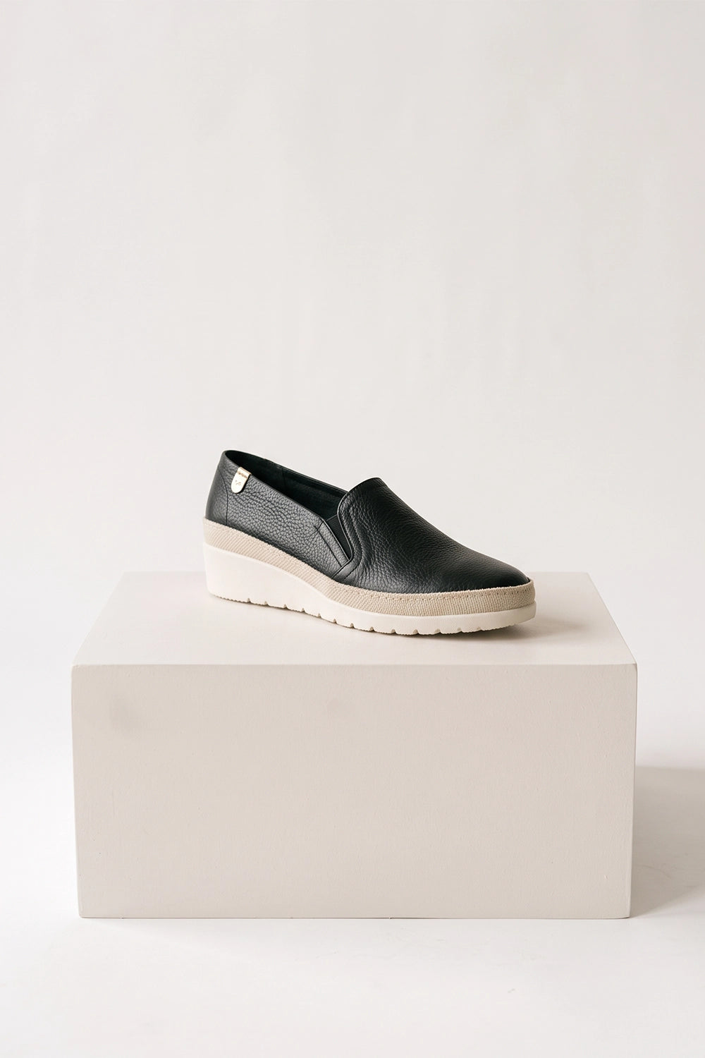 Verbenas Telma Loafer Wedge in Black VE-TELMA