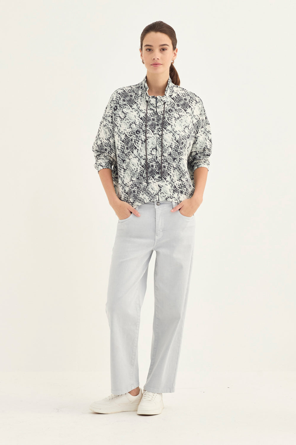 Verge Farrow Jean in Frost 9403VXBT