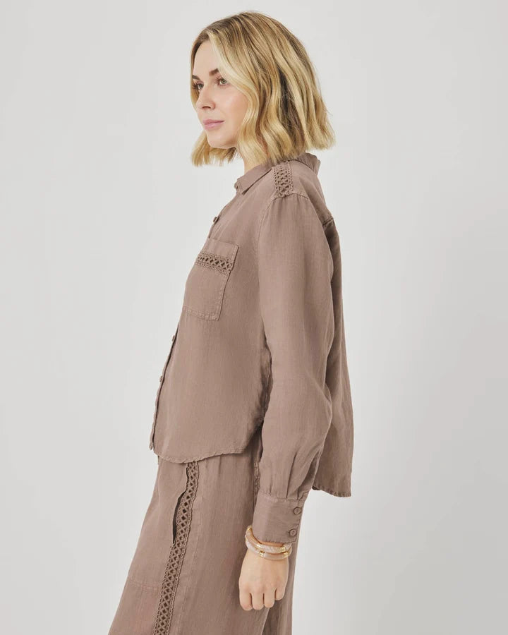 Splendid Stella Linen Trim Button Down in Wicker RS6W520