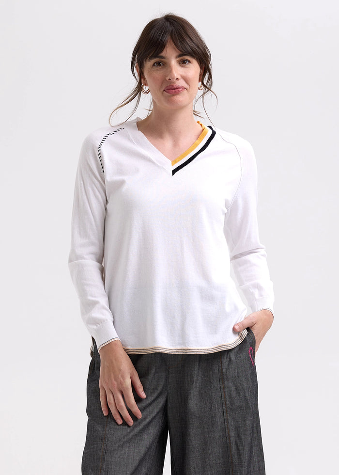 Zaket & Plover Rounded Bottom V Knit in White ZP7716