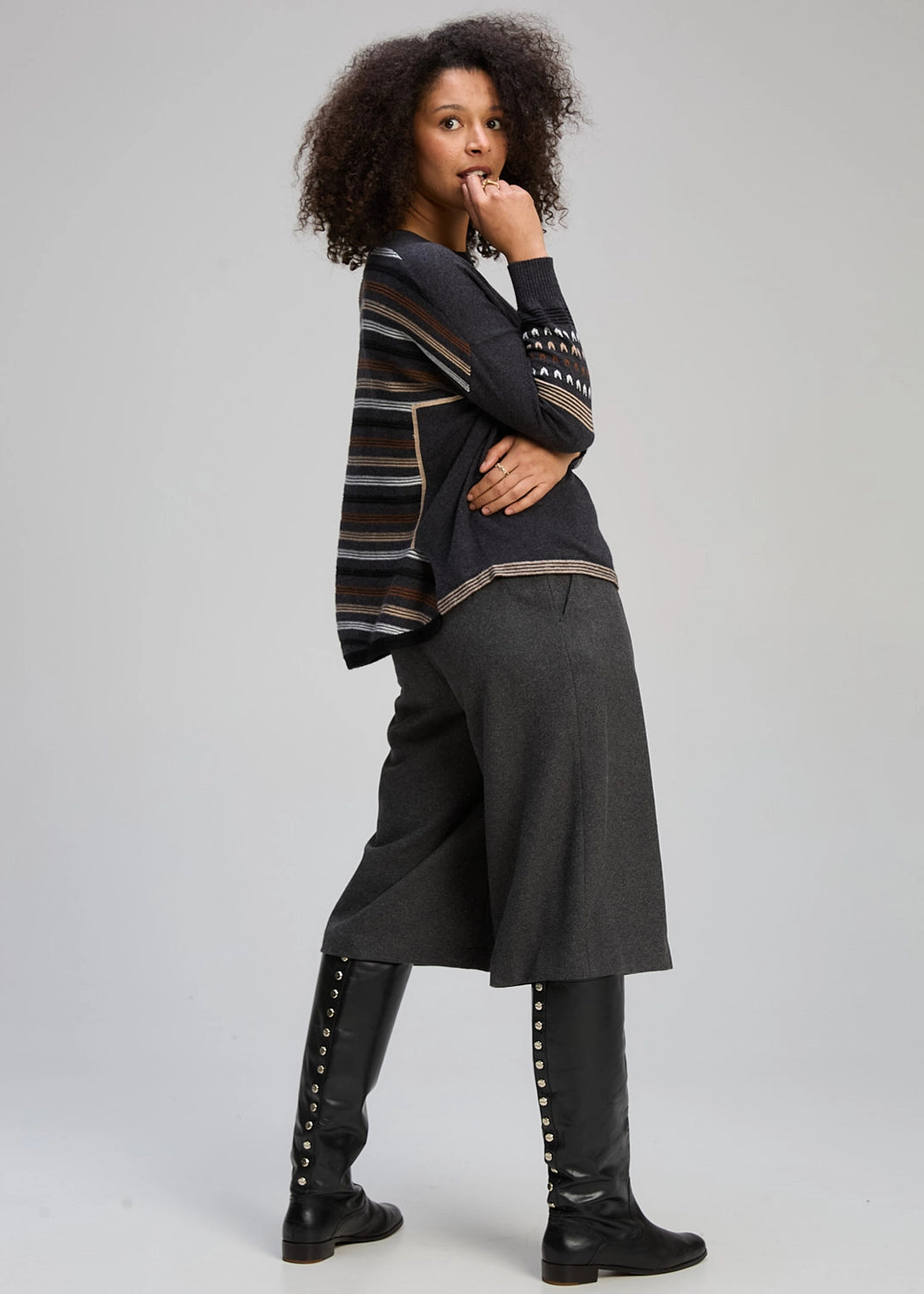 Zaket & Plover Textured Swing Jumper In Charcoal Zp8126