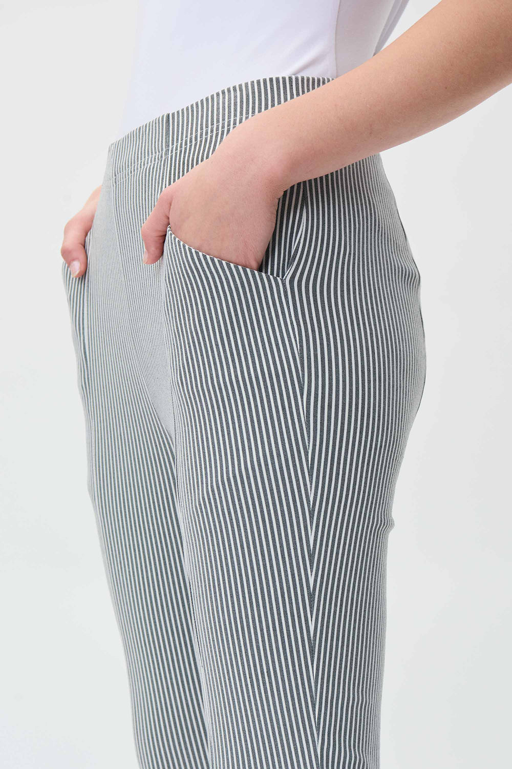 Joseph Ribkoff Striped Cropped Pants Jr231222